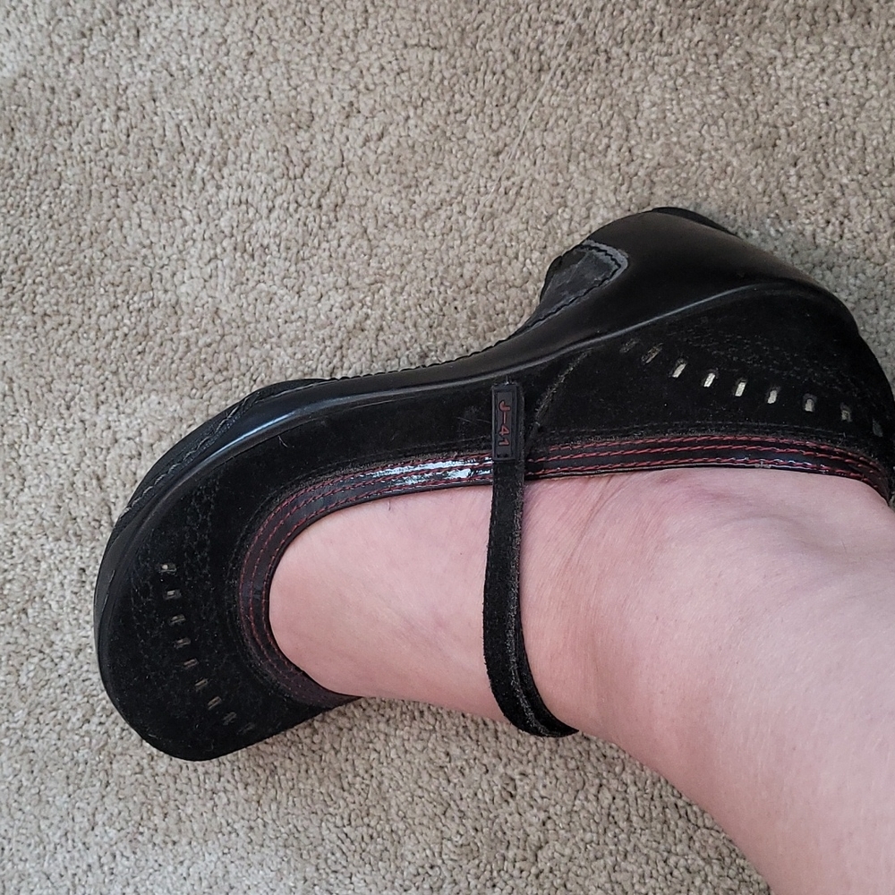 Shoes - Picture 2 of 5